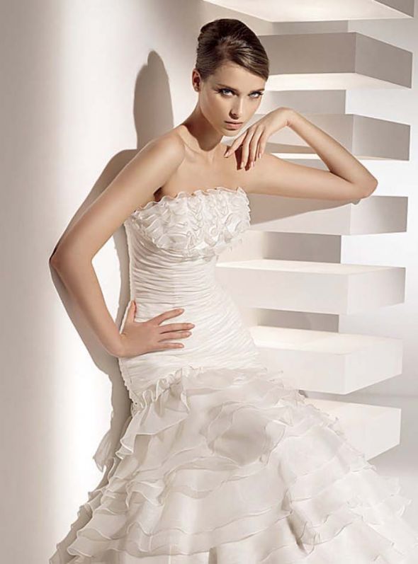 Poll: Most indecisive bride in the world urgently needs dress advice! : wedding Pronovias Galena Crop