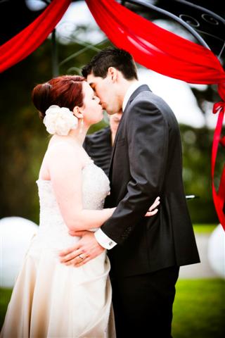 Married Ladies - You May Kiss the Bride Pics! :  wedding H 94 Small