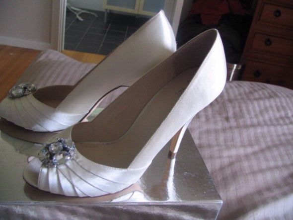 Show me (us) your shoes!!! : wedding Shoes1