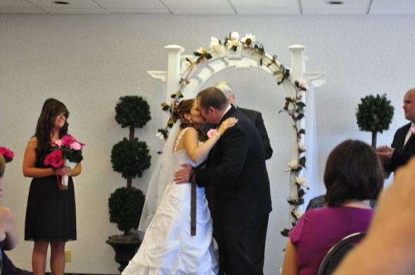 Married Ladies - You May Kiss the Bride Pics! :  wedding 37728 135671323134234 100000741010608 211664 615942 N