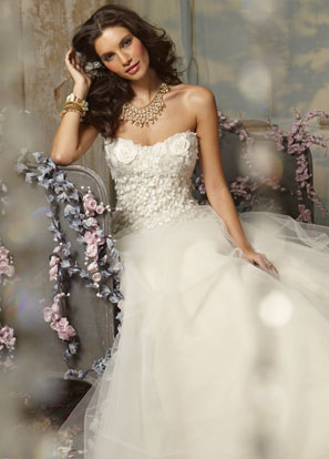 Need help finding these designer dresses on a budget :  wedding jim hjelm designer dress budget 8014