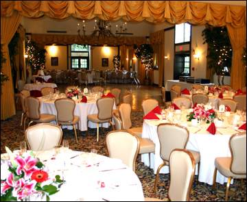 I just found out our linens aren't floor length! :  wedding Pic7