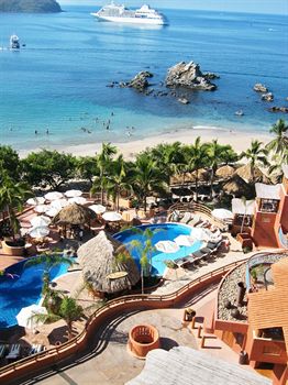 Post of picture of your honeymoon destination : wedding ViewofPool