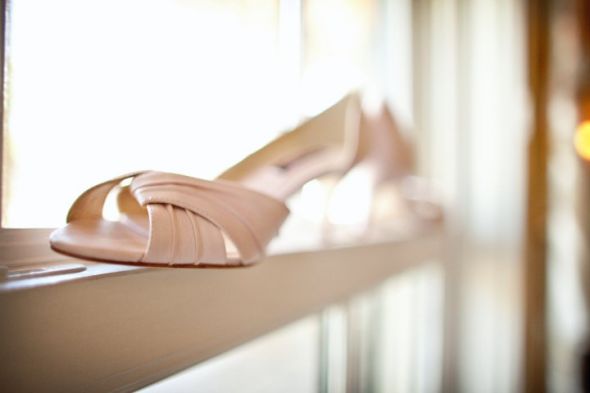 Okay Bee's, here's a FEW pro pics...I couldn't wait for the rest! :) : wedding 25780 10150167931680576 518420575 11846254 34991 N