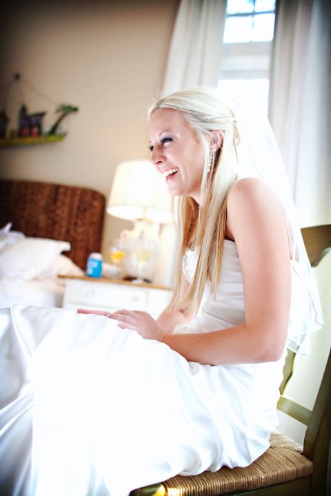 Okay Bee's, here's a FEW pro pics...I couldn't wait for the rest! :) : wedding 25780 10150167931700576 518420575 11846258 476343 N