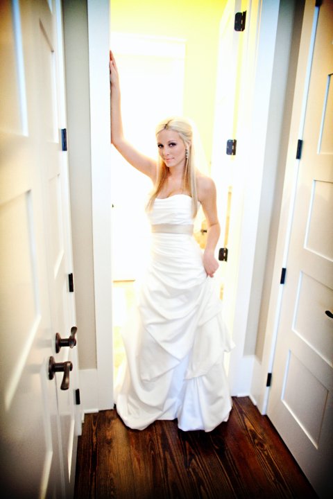 Okay Bee's, here's a FEW pro pics...I couldn't wait for the rest! :) : wedding 25780 10150167931705576 518420575 11846259 6983129 N