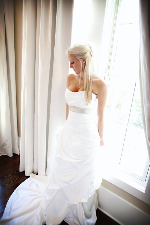 Okay Bee's, here's a FEW pro pics...I couldn't wait for the rest! :) : wedding 25780 10150167931740576 518420575 11846263 4621361 N