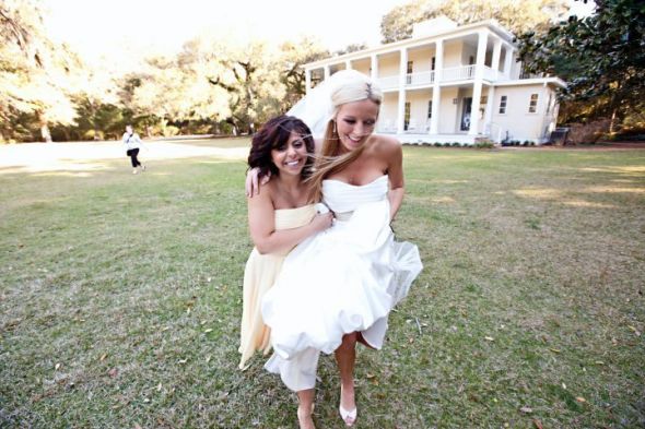 I've got more PRO pics ladies!!! :) :  wedding 25856 1200057976222 1671733371 386037 228169 N