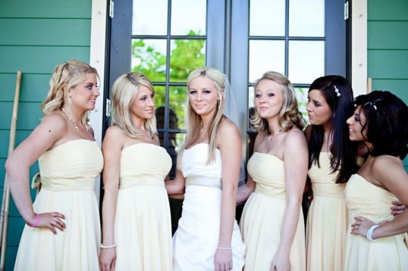 I've got more PRO pics ladies!!! :) :  wedding 25856 1200058016223 1671733371 386038 4356858 N
