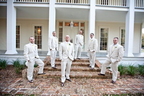 I've got more PRO pics ladies!!! :) :  wedding 25856 1200058176227 1671733371 386042 125573 N