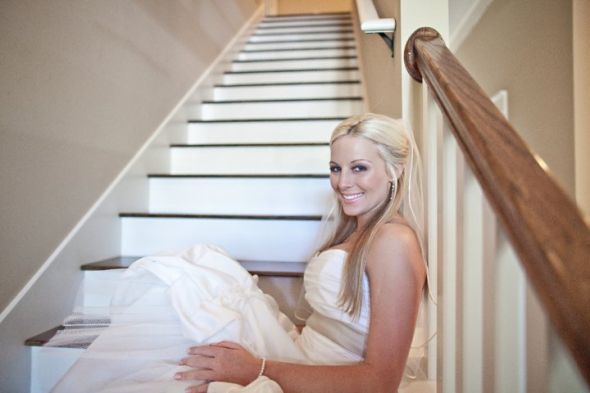 I've got more PRO pics ladies!!! :) :  wedding 25856 1200058296230 1671733371 386045 5063925 N