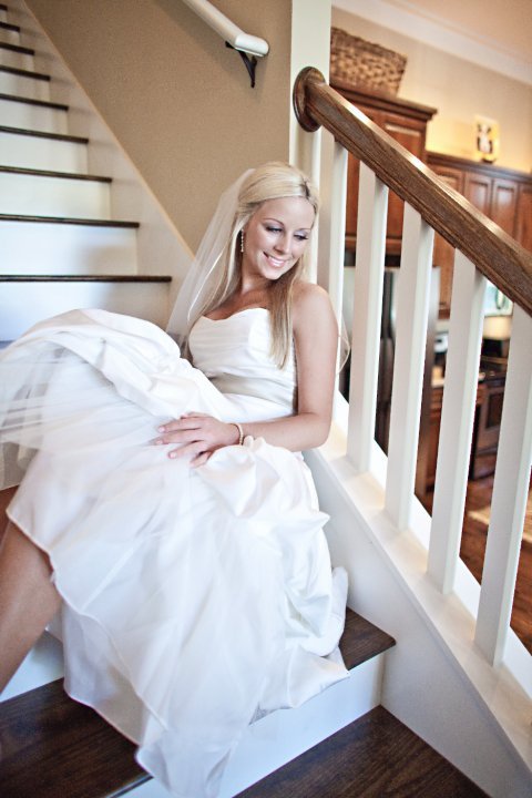 I've got more PRO pics ladies!!! :) :  wedding 25856 1200058336231 1671733371 386046 444479 N
