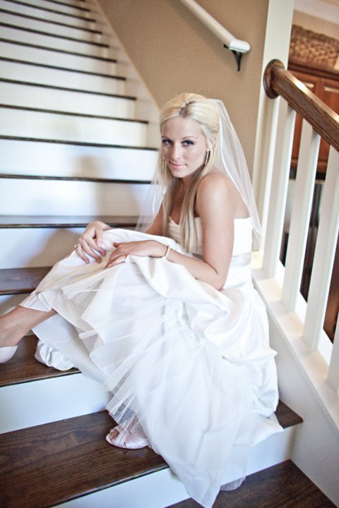 I've got more PRO pics ladies!!! :) :  wedding 25856 1200058376232 1671733371 386047 5930267 N