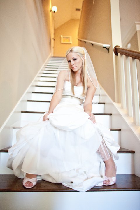 I've got more PRO pics ladies!!! :) :  wedding 25856 1200058416233 1671733371 386048 7373191 N