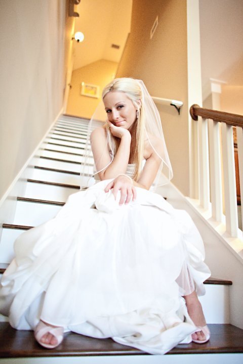 I've got more PRO pics ladies!!! :) :  wedding 25856 1200058456234 1671733371 386049 1939245 N