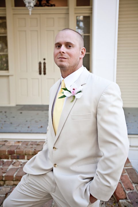 I've got more PRO pics ladies!!! :) :  wedding 25856 1200058536236 1671733371 386051 2329938 N