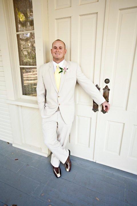 I've got more PRO pics ladies!!! :) :  wedding 25856 1200058576237 1671733371 386052 2265386 N