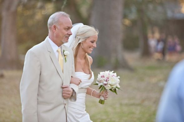 I've got more PRO pics ladies!!! :) :  wedding 25856 1200058776242 1671733371 386056 2302515 N