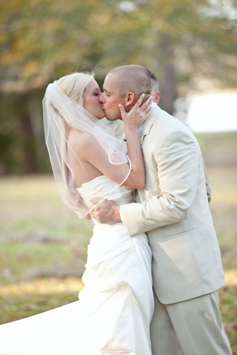 I've got more PRO pics ladies!!! :) :  wedding 25856 1200059136251 1671733371 386064 2680472 N