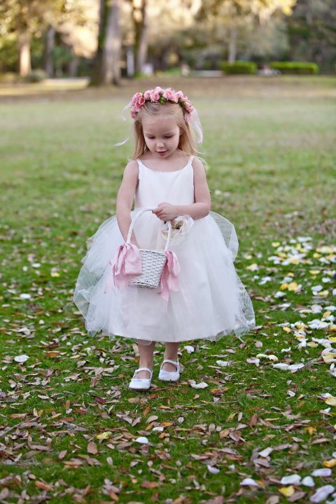 I've got more PRO pics ladies!!! :) :  wedding 25856 1200059376257 1671733371 386070 3737344 N