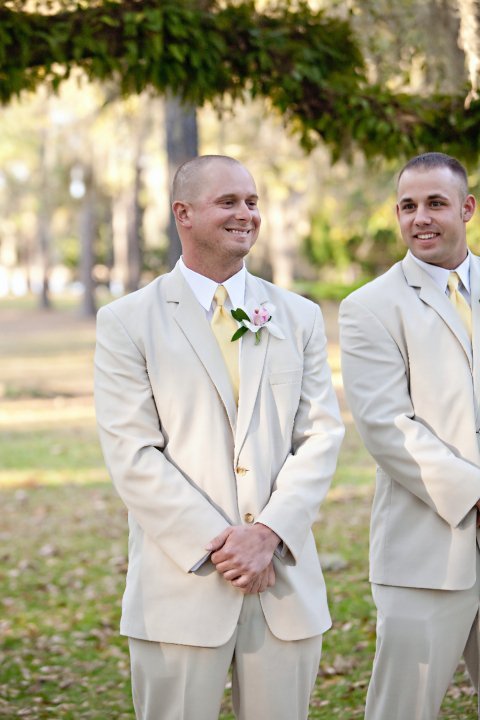 I've got more PRO pics ladies!!! :) :  wedding 25856 1200059416258 1671733371 386071 1961389 N