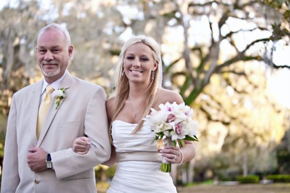 I've got more PRO pics ladies!!! :) :  wedding 25856 1200059616263 1671733371 386076 1367808 N