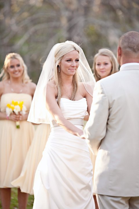 I've got more PRO pics ladies!!! :) :  wedding 25856 1200059696265 1671733371 386077 2932059 N