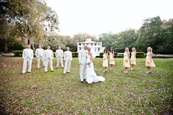 I've got more PRO pics ladies!!! :) :  wedding 25856 1200059776267 1671733371 386079 846600 N