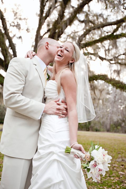I've got more PRO pics ladies!!! :) :  wedding 25856 1200060016273 1671733371 386084 6767784 N