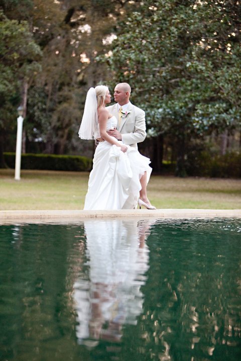 I've got more PRO pics ladies!!! :) :  wedding 25856 1200060336281 1671733371 386092 2292834 N