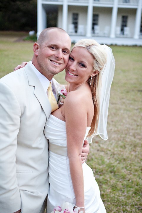 I've got more PRO pics ladies!!! :) :  wedding 25856 1200060616288 1671733371 386099 5059489 N