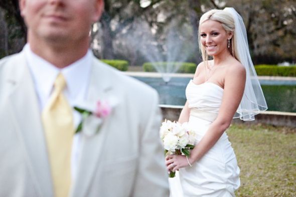 I've got more PRO pics ladies!!! :) :  wedding 25856 1200060696290 1671733371 386101 4358329 N