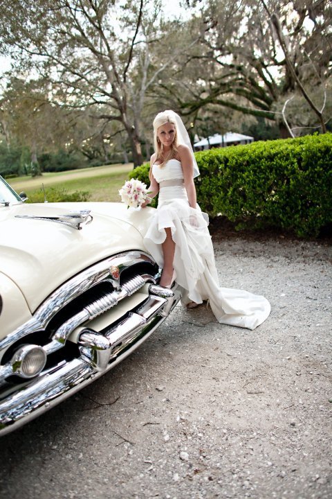 I've got more PRO pics ladies!!! :) :  wedding 25856 1200060976297 1671733371 386105 6375850 N