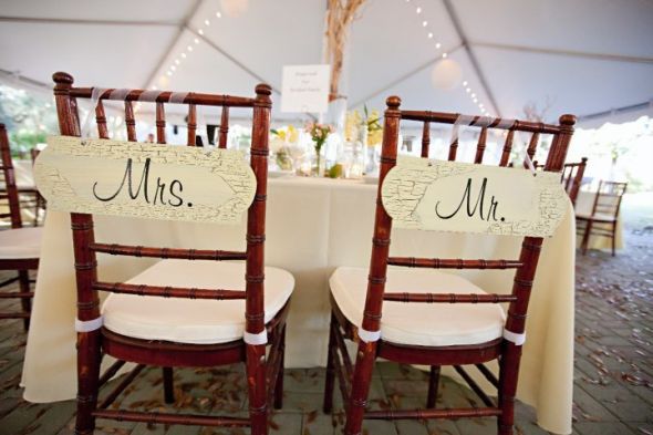 I've got more PRO pics ladies!!! :) :  wedding 25856 1200061696315 1671733371 386121 2607519 N
