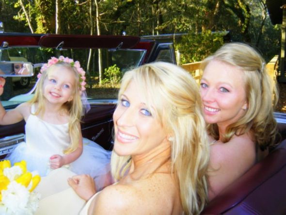 OMG...I'm married?! :  wedding 26351 1179165213916 1671733371 350713 6314038 N