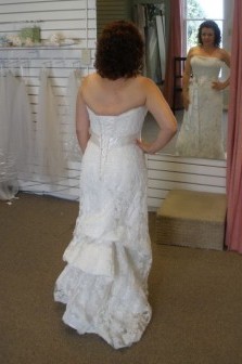 LET'S SEE those bUSTLES! :  wedding KR 080610 003