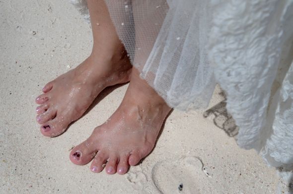 How will you wear your nails for your wedding? :  wedding Oct 13 2010 636