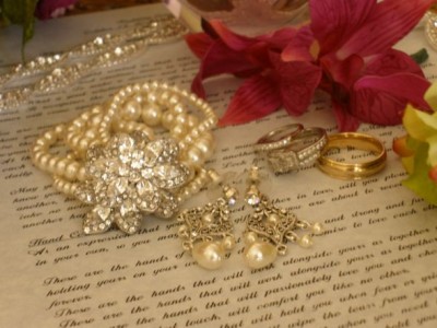 Brides who wore pearls...Let's seem em! :  wedding pearls Crt 127