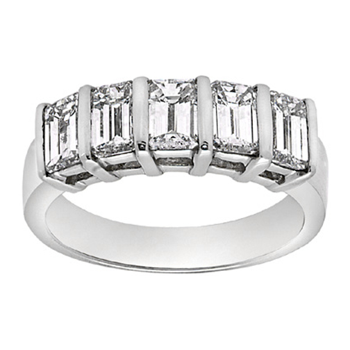 I ahve an emerald cut ERingbut hee are a few pics of bands ignore the one