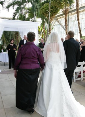 1st time bride @ 39 - Is a veil appropriate? :  wedding 081