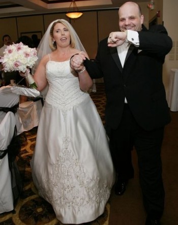 Married bees...post your favorite candid from your wedding :  wedding 413