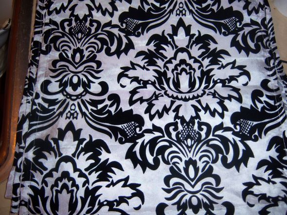 Damask Table Runners Asking 8 per runner plus shipping I have 10 total