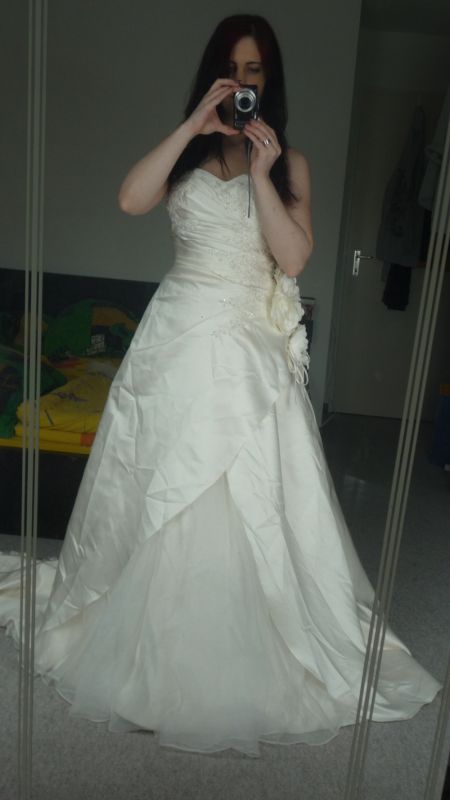What dress looks best on me? :  wedding P1010020forum