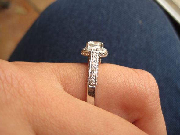 Show us your unusual/original DETAILS! :  wedding details surprise diamond unusual original ring 058