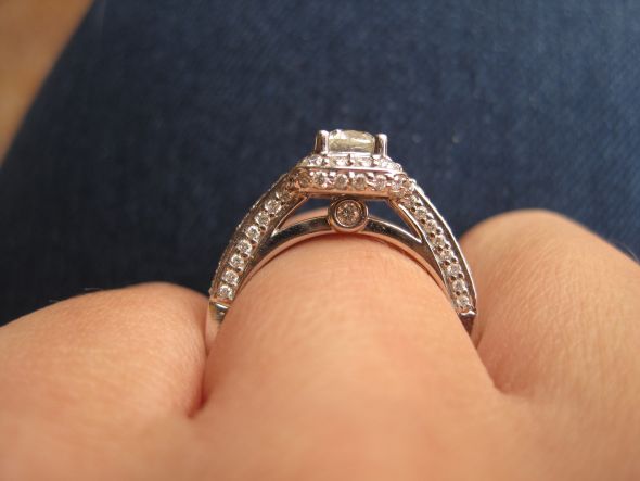 Show us your unusual/original DETAILS! :  wedding details surprise diamond unusual original ring 059