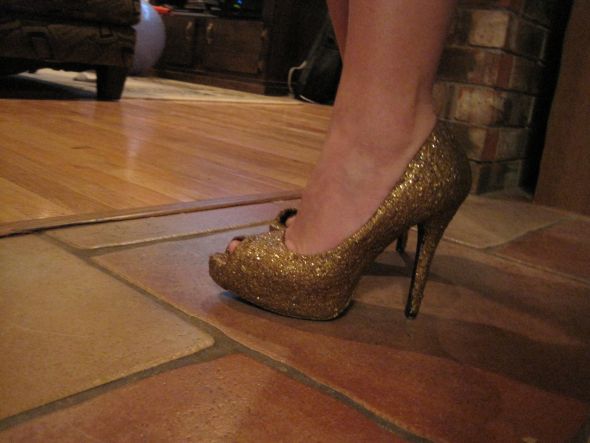 Have you seen any glittery peep toe heels? :  wedding shoe glittery heel Glittershoes2