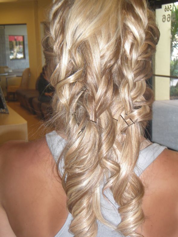 Please post pics of your half up-dos w/ loose curls- :  wedding beauty beehive P9220823