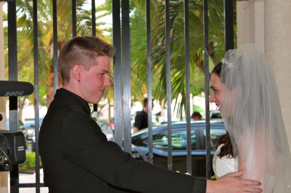 congrats Oct 1  bees!  Post your pics! :  wedding 289806 10100869907739799 8809991 64759507 474299026 O