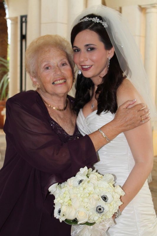 congrats Oct 1  bees!  Post your pics! :  wedding 326290 10100869903333629 8809991 64759416 2073493978 O
