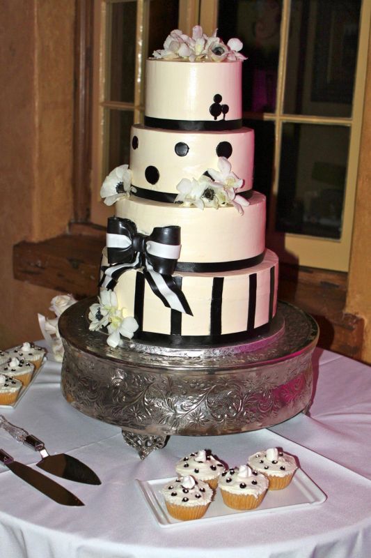 congrats Oct 1  bees!  Post your pics! :  wedding 334885 10100869915389469 8809991 64759625 19861450 O